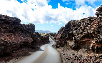 Lanzarote volcanoes and caves tour from Fuerteventura