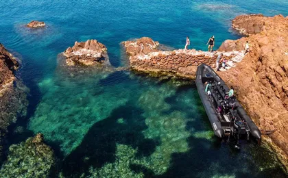 Boat & snorkeling trip to the Esterel Calanques from Cannes