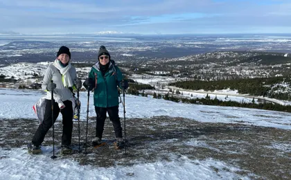 Beginners snowshoeing adventure in Anchorage