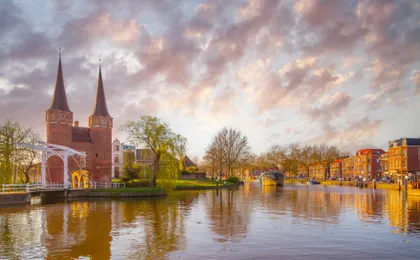 Delft self-guided audio tour app with historic centre walk
