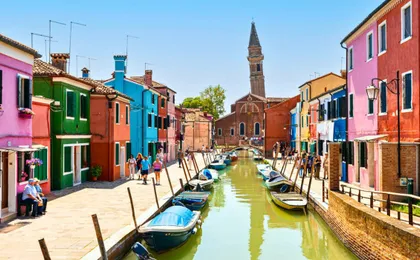 Murano and Burano half-day boat tour with glassblowing show
