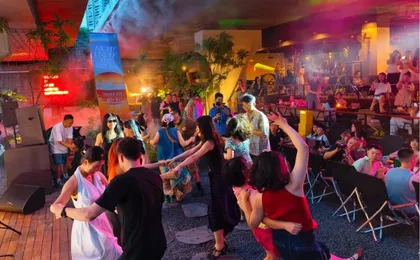 Chongqing evening tour with dinner and Two Rivers night cruise