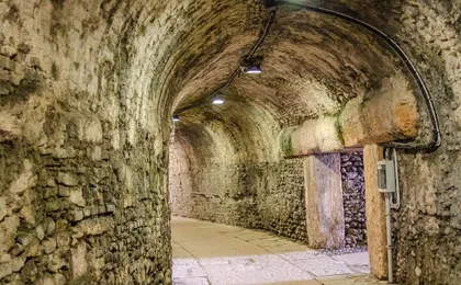 Verona Arena semi-private tour with fast track entrance
