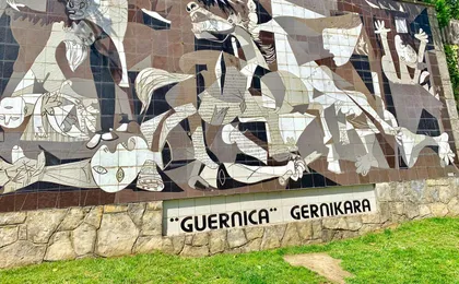 Gaztelugatxe and Mundaka small group guided tour from Bilbao