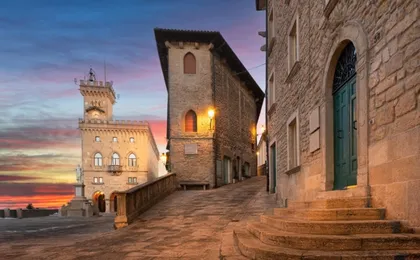 San Marino small group guided tour with 7 museums and towers pass