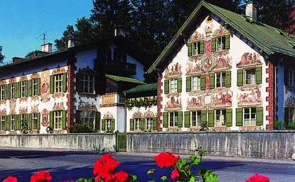 Neuschwanstein, Linderhof and panoramic bus tour in Oberammergau