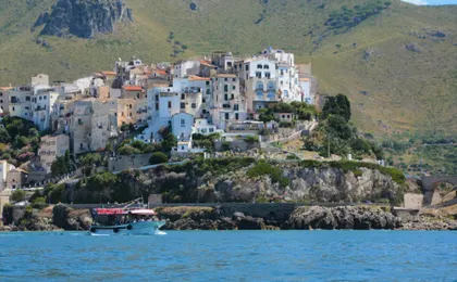Blue Grotto Boat Cruise