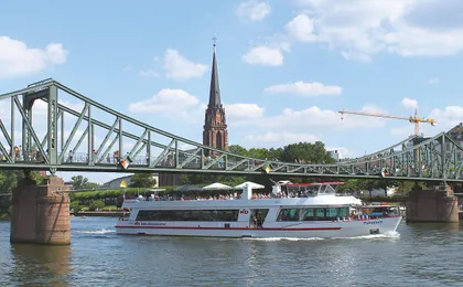 Panorama river boat cruise in Frankfurt