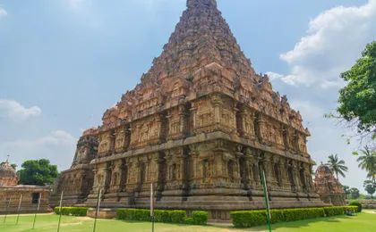 Heritage Trails of Tamil Nadu: Temples and History Tour