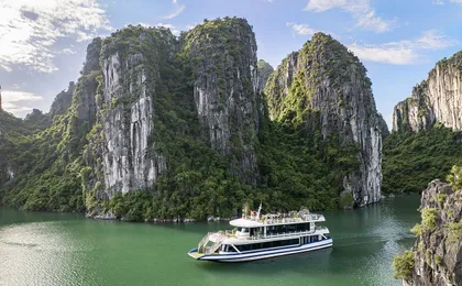 Ha Long Bay Luxury Day Cruise with Buffet Lunch From Hanoi