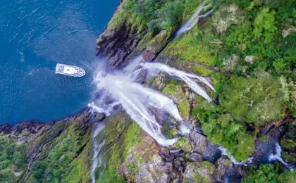 Milford Sound day tour and Boutique cruise with picnic lunch from Te Anau