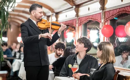 Dinner cruise on the Danube with folklore dance and live music