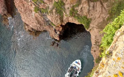 Berlenga island trip, glass-bottom boat cave tour and guided walk