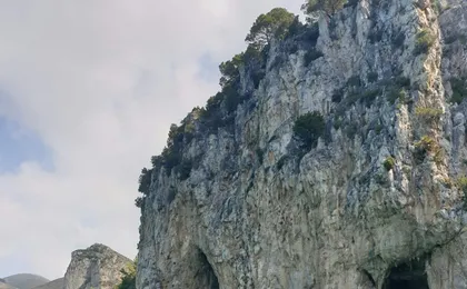 Blue Grotto in Sperlonga Private Boat Cruise