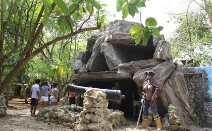 San Andrés Island guided tour in Chiva bus