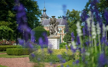 Self guided tour with interactive city game of Breda