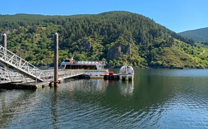 Ribeira Sacra and Ourense guided day trip with river cruise