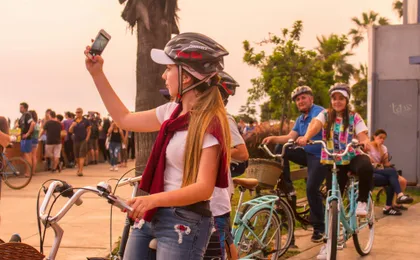 Lima bicycle tour with Pacific views and local food tastings