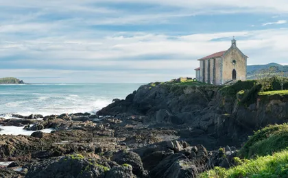 Gaztelugatxe and Mundaka small group guided tour from Bilbao
