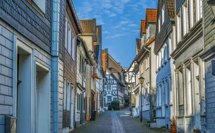 Self-guided tour of Essen via in-app e-scavenger hunt