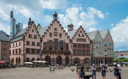 Frankfurt highlights and New Old Town walking tour