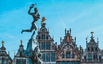 Self guided tour with interactive city game of Antwerp