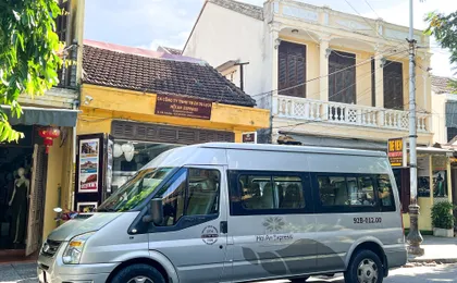 Private transfer between Lao Cai's train station and Sapa