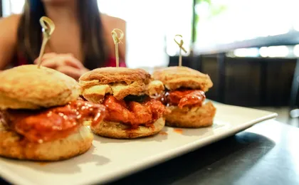 Dallas Deep Ellum food tour with 4 tastings and Texas chili