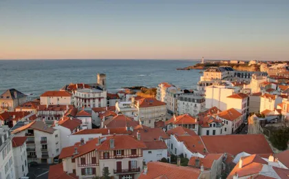 Sea, surf and fun, the outdoor city game in Biarritz