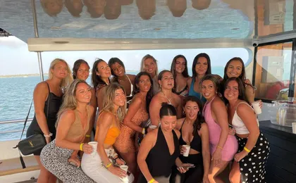 Miami boat party with free open bar and live Dj