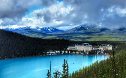 Lake Louise, Yoho National Park and Moraine Lake tour from Calgary