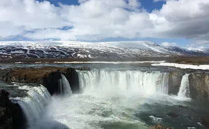 Lake Myvatn, Dettifoss, Selfoss, Godafoss, Nature Baths, and more tour
