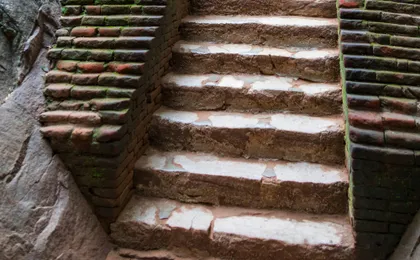 Sigiriya Lion Rock and Dambulla Cave Temple tour in Sri Lanka