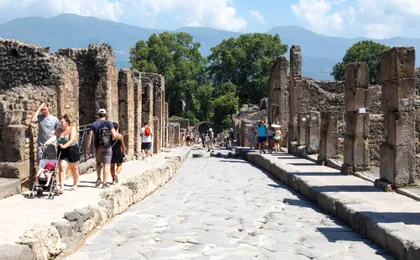 Pompeii and Mount Vesuvius select tour with local lunch