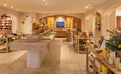 Guided tour of the factory and boutique at L'OCCITANE en Provence