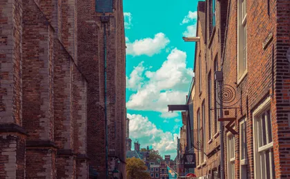 Self guided tour with interactive city game of Delft