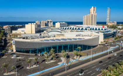 Scenic drive and shopping tour in South Jeddah