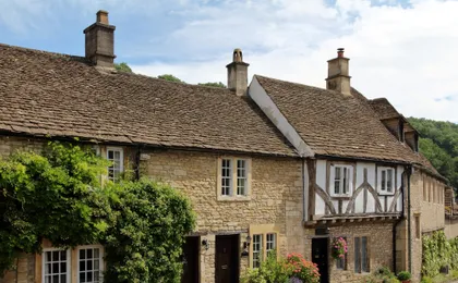 Stonehenge and the Cotswolds Guided Tour from Bristol