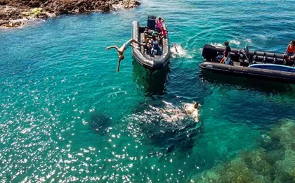 Boat & snorkeling trip to the Esterel Calanques from Cannes