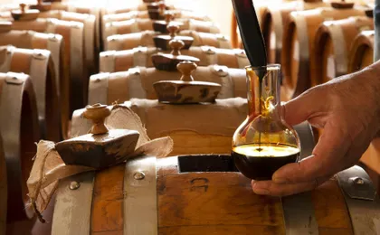 Balsamic vinegar cellar tour with vinegar tasting and aperitif