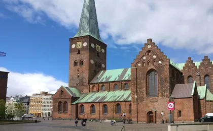 Romantic private walking tour in Aarhus