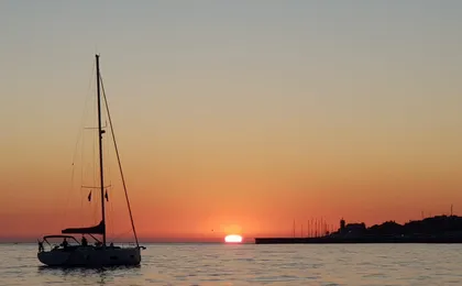 Cascais private sunset cruise with a welcome drink