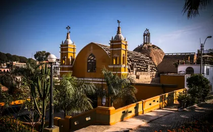 Lima bicycle tour with Pacific views and local food tastings