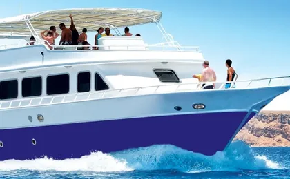 Half-day snorkeling boat trip in Sharm El Sheikh with lunch and drinks