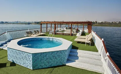 Luxor guided tour from Hurghada with Nile cruise and lunch