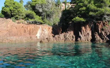 Boat & snorkeling trip to the Esterel Calanques from Cannes