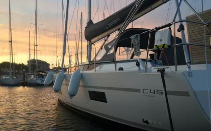 Cascais private sunset cruise with a welcome drink