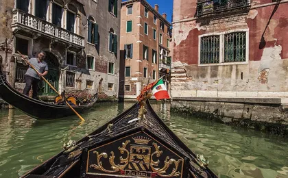 Morning walking tour of Venice with St. Mark's Basilica and gondola ride