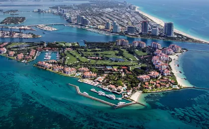 Miami beach private plane tour with drinks