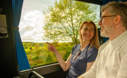 Stonehenge and the Cotswolds Guided Tour from Bristol